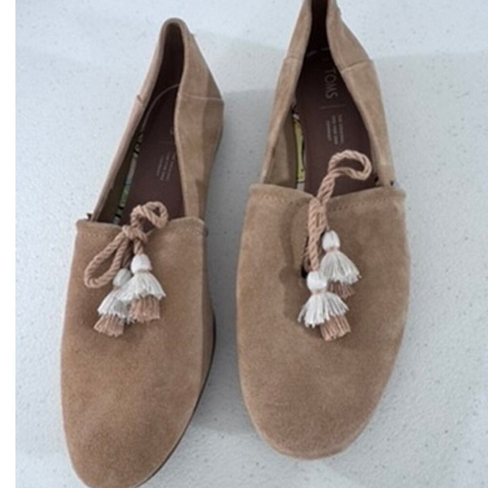 "Toms" Tan Flats, Suede, Size 9,‎